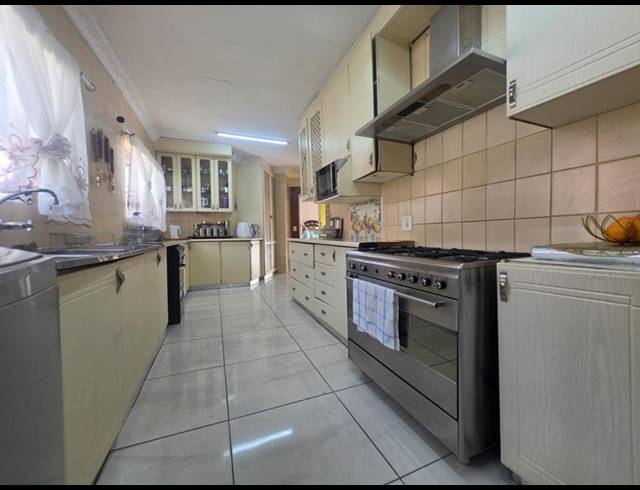 4 BEDROOM HOUSE FOR SALE IN ALBERTSDAL